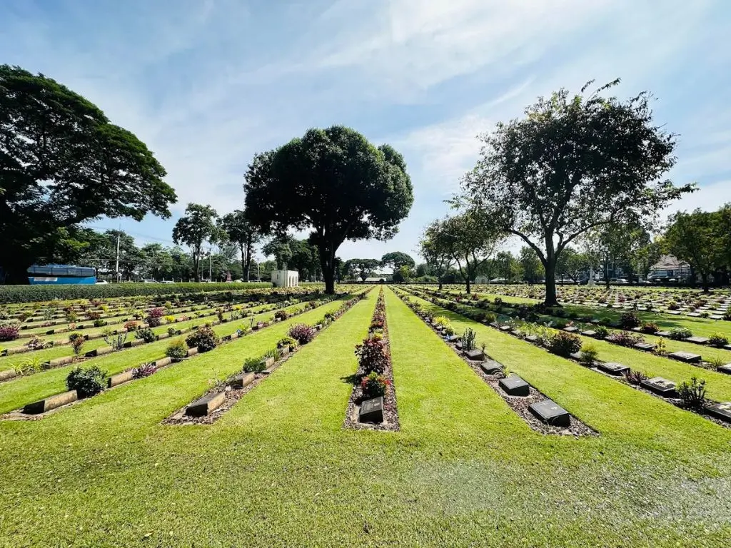 Kanchanaburi War Cemetery (DonRak) (2)