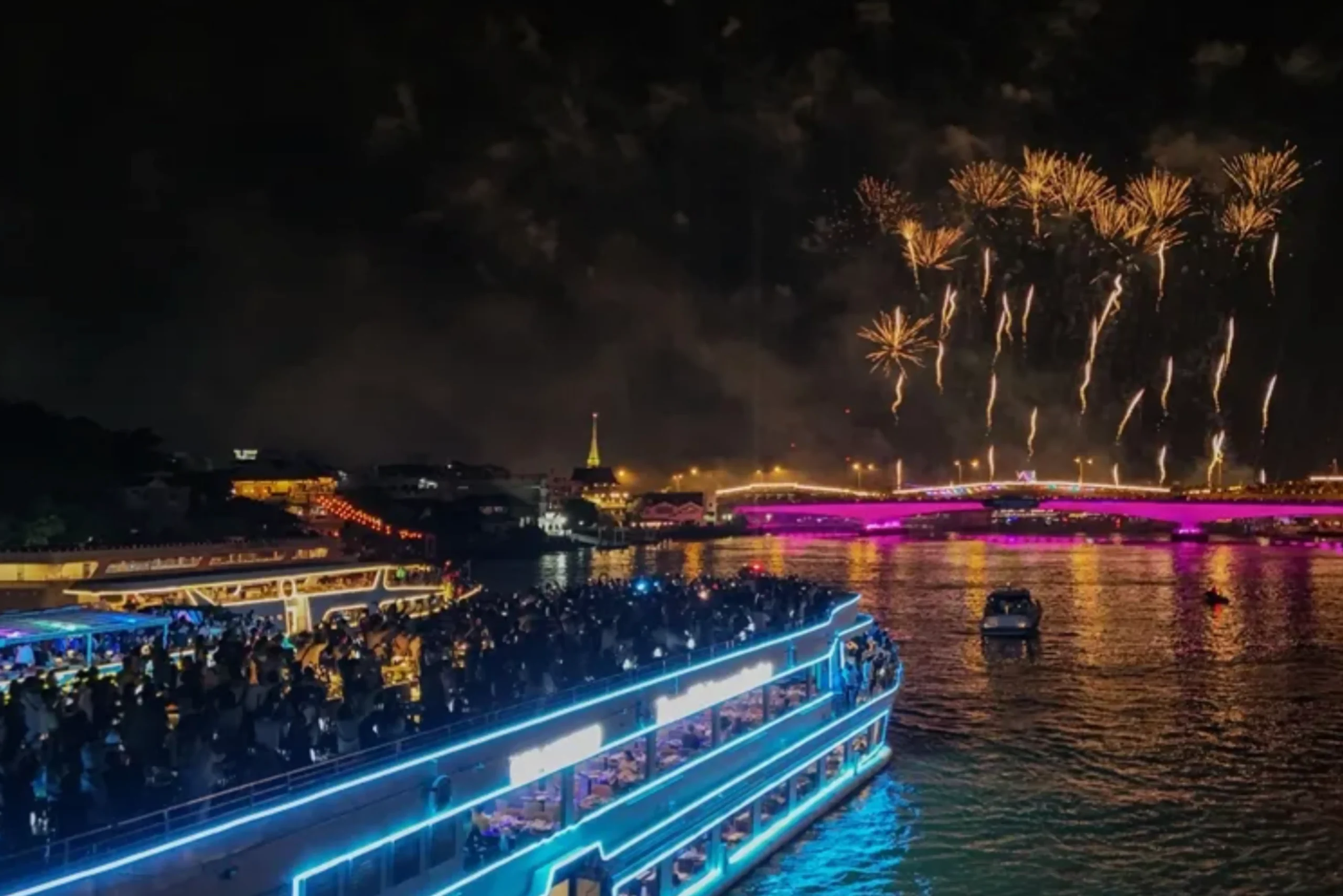 Luxury River Cruise with International Buffet Dinner (2)