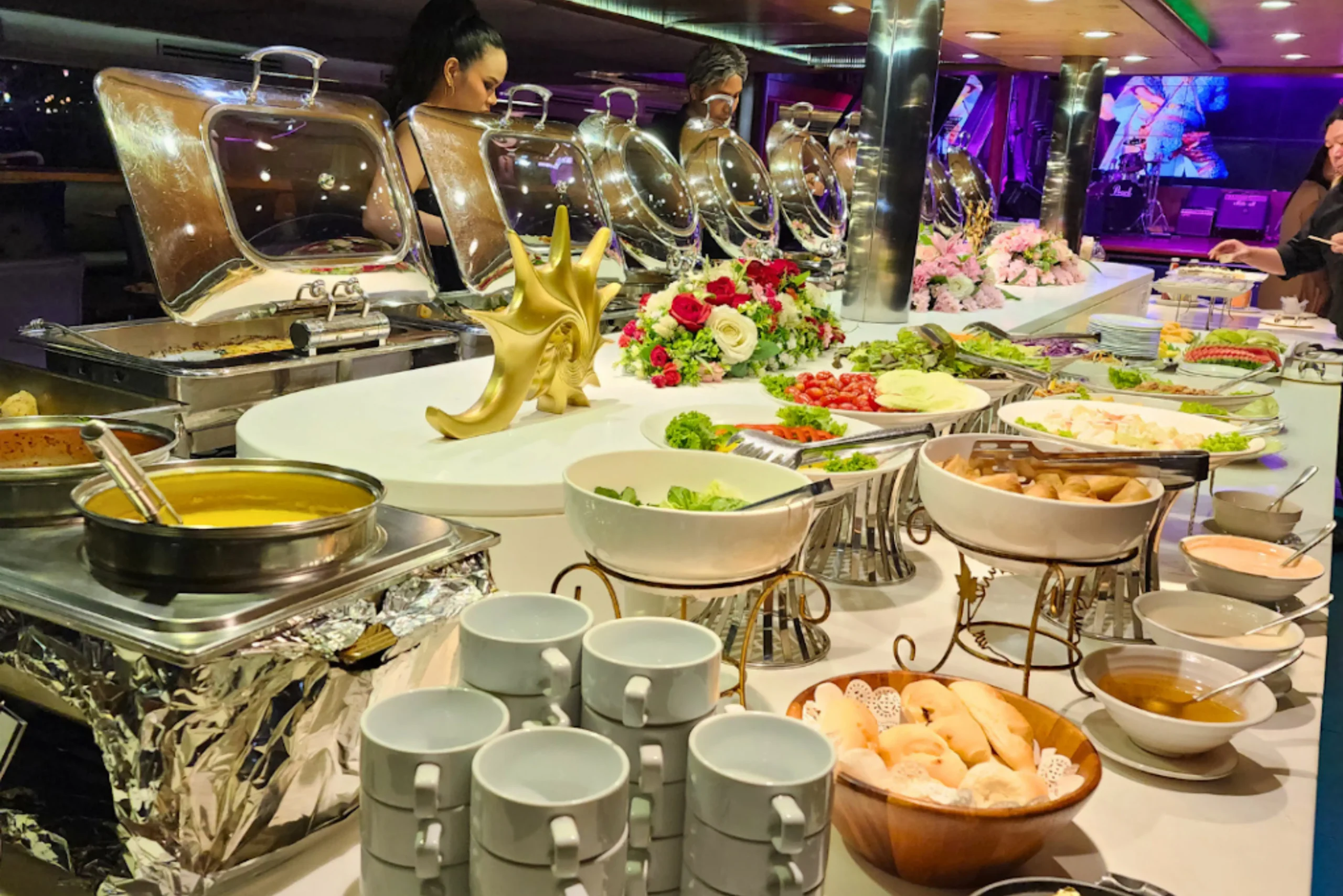 Luxury River Cruise with International Buffet Dinner (3)