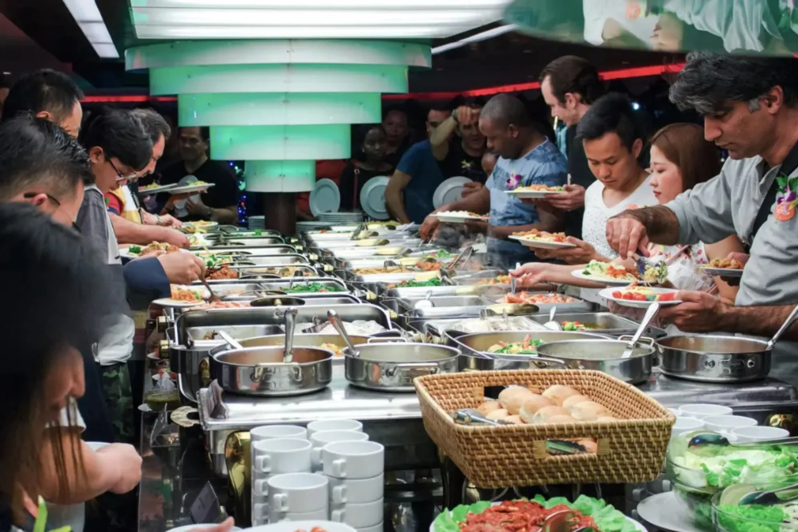 Luxury River Cruise with International Buffet Dinner (4)