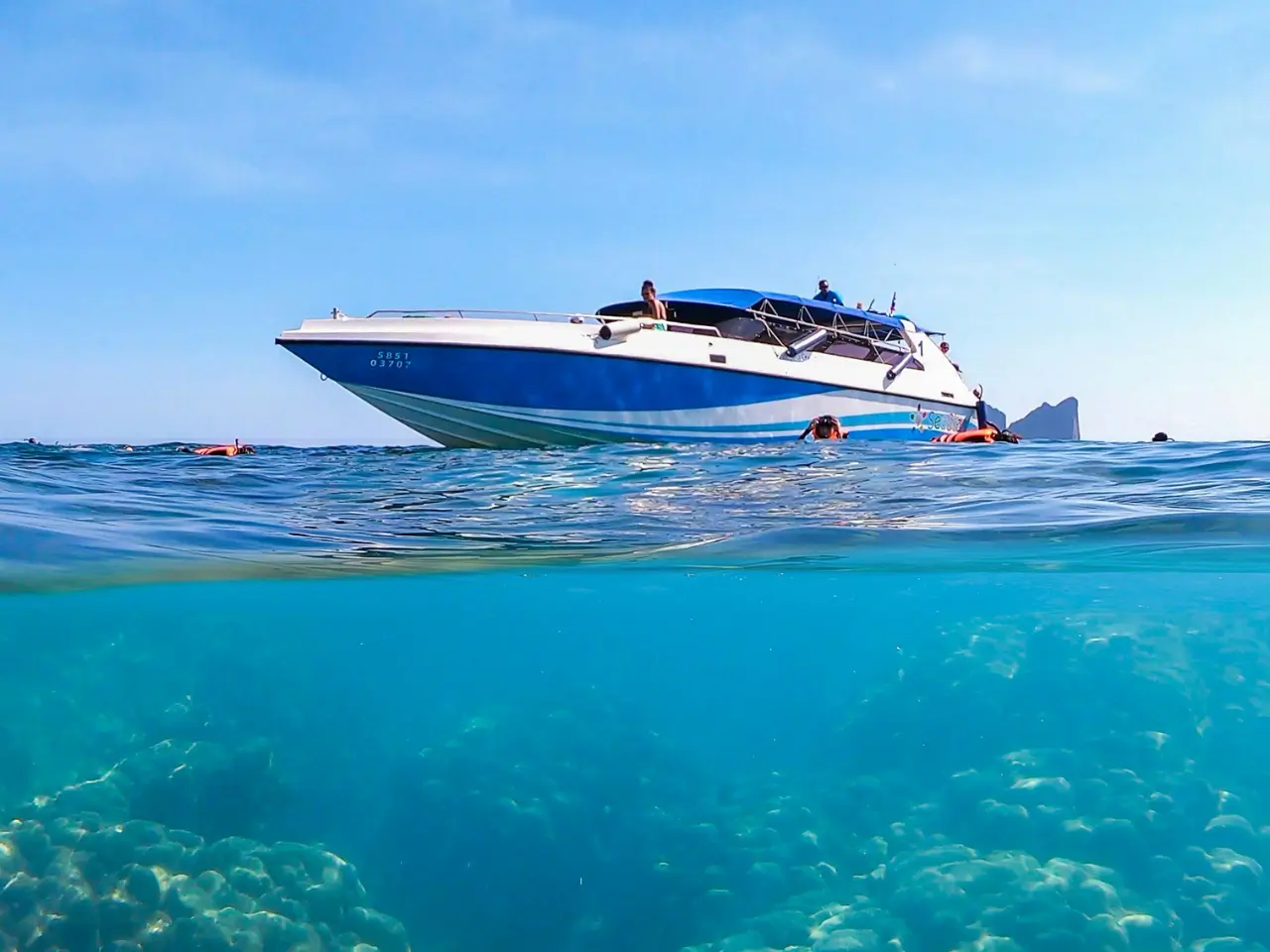 Tour Phi Phi and Maya Bay (4)