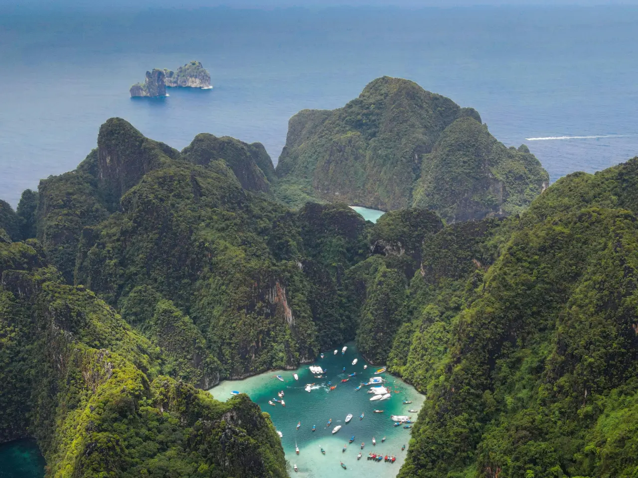Tour Phi Phi and Maya Bay (7)