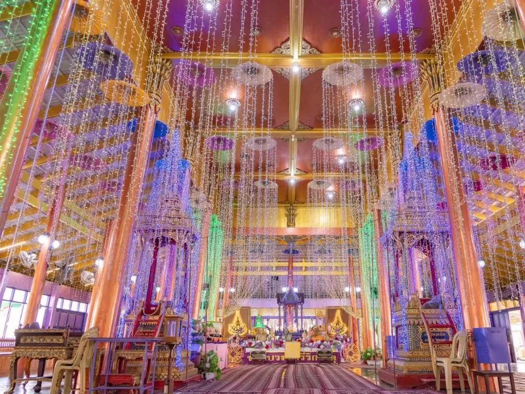 Wat Klang Khlong Watthana Ram