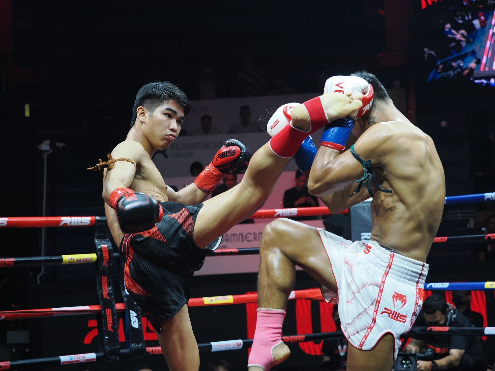 Muay Thai at Rajadamnern Stadium – Bangkok